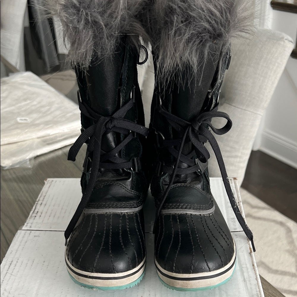 Sorel Kids Black and Teal Boots with Faux Fur